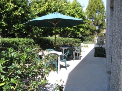 mamma linas courtyard