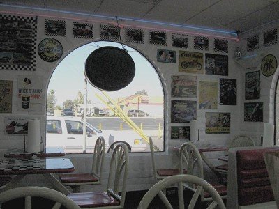 freds-burgers-inside