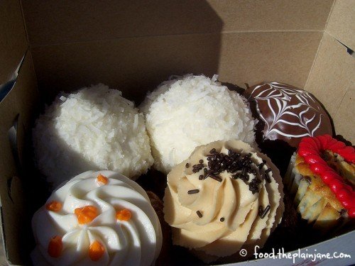 Cupcakes inna box - Coronado Cupcakery - Coronado / San Diego, CA