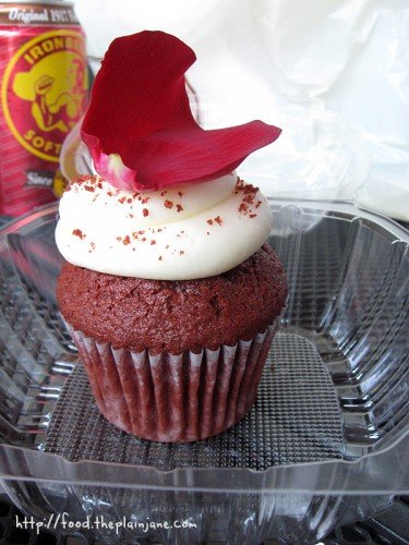 red velvet cupcake / Porto's Bakery & Cafe - Los Angeles, CA