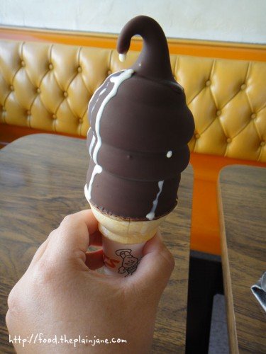 chocolate-dipped-cone-fosters-freeze