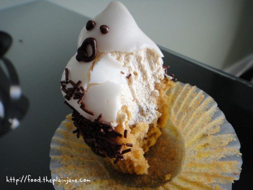 Ghostie Cupcake - Rossmoor Pastries / Long Beach, CA