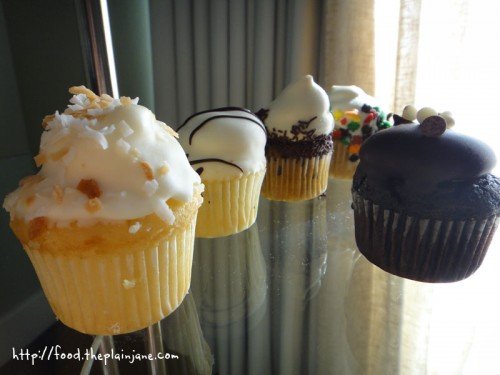 Mini Cupcakes - Rossmoor Pastries / Long Beach, CA