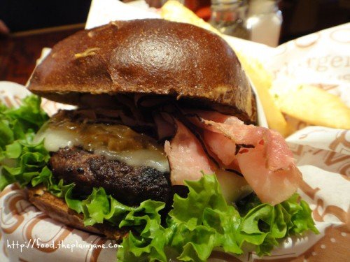 oktoberfest-burger-red-robin