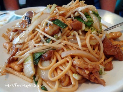 deluxe-chow-mein-dumpling-inn