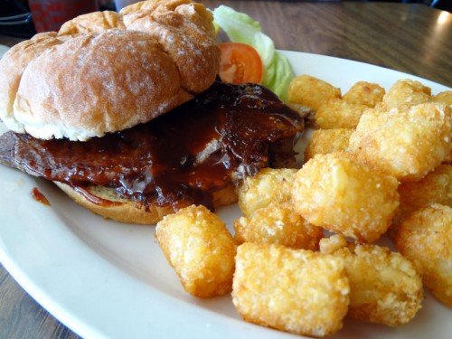 bbq-beef-sandwich-with-tater-tots