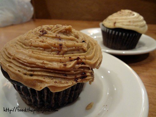 peanut-butter-chocolate-vegan-cupcake