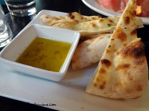 bread-with-spicy-olive-oil