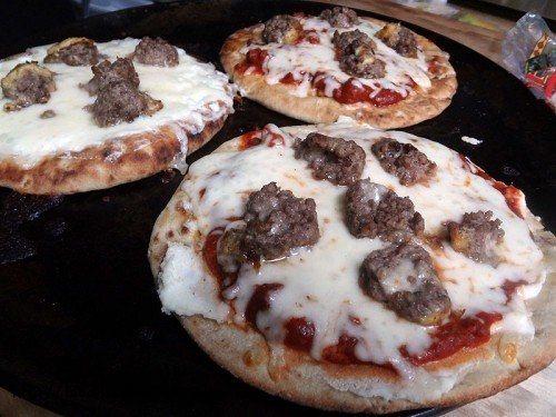 naan-pizzas