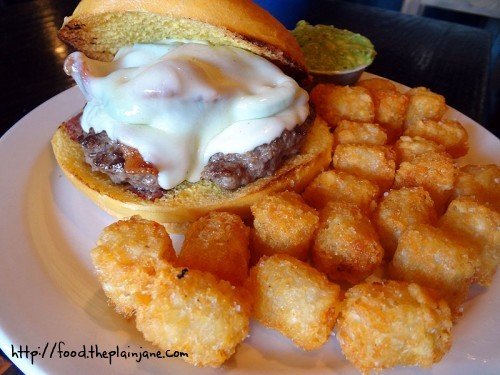 spicy-chili-guac-burger-with-tater-tots