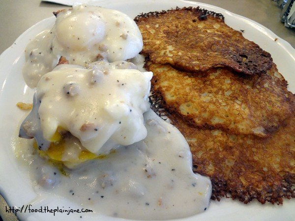 biscuits-gravy-with-potato-pancakes