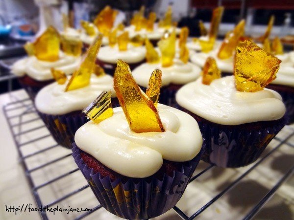 stabby-cupcakes-no-blood
