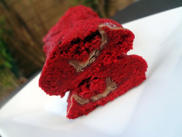 angled-red-velvet-cookies