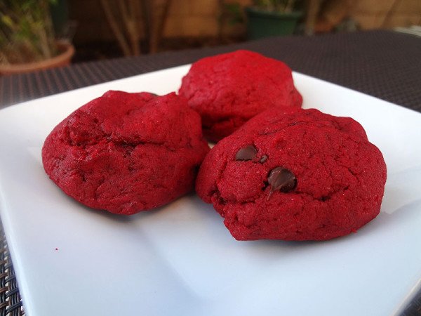 caramel-stuffed-red-velvet-cookies