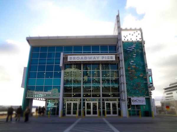 broadway-pier-outside-vindiego