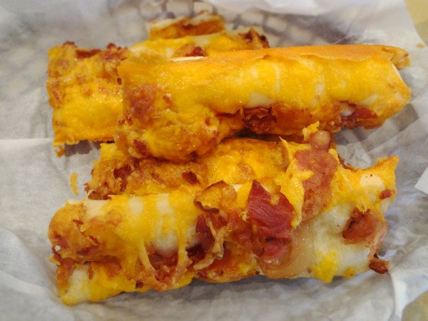 bacon-cheddar-breadsticks