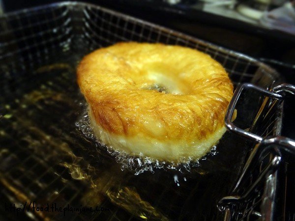 cronut-flipped-frying