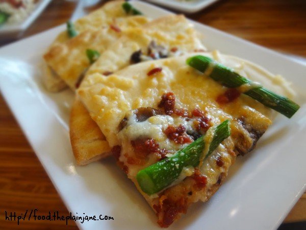 springtime-asparagus-flatbread