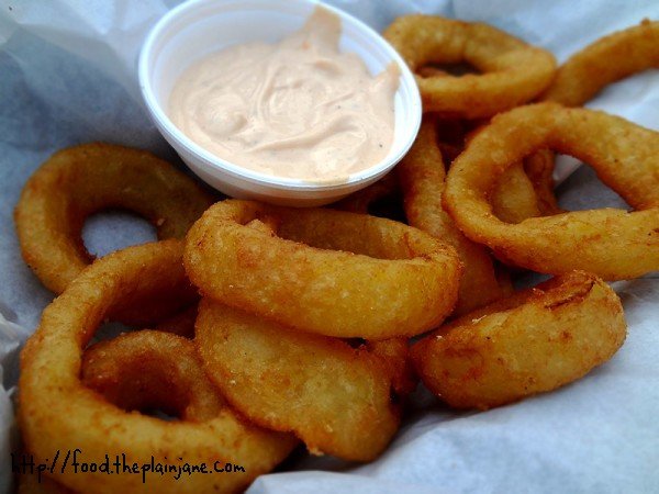bulls-onion-rings-with-fry-sauce