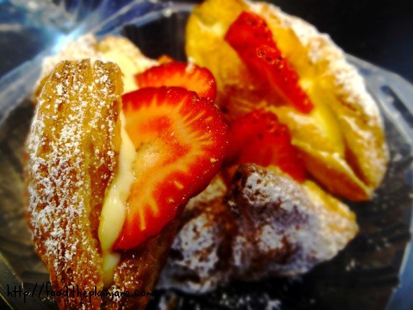 strawberry-crossiant-cream-pan