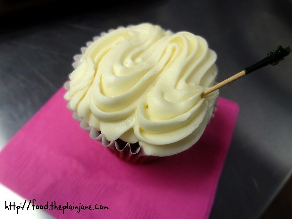 gluteless-red-velvet-cupcake