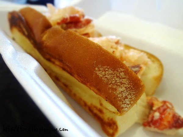 grilled-lobster-roll-bun