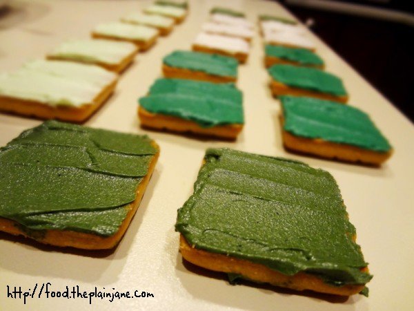 frosted-shortbread-cookies-green