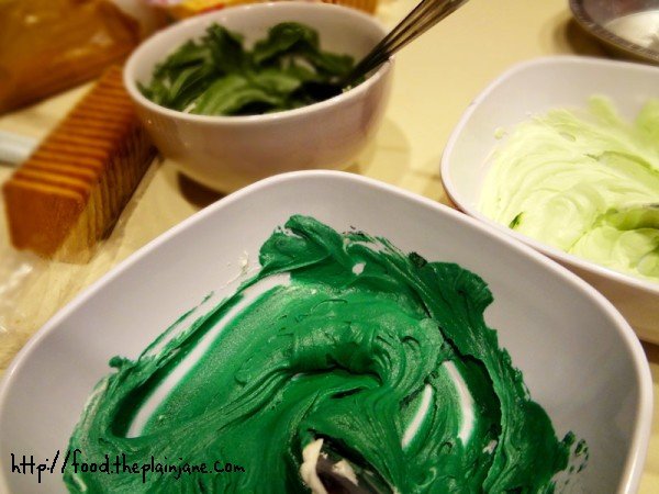 green-frosting-bowls