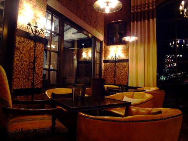 lounge-tables-pony-room