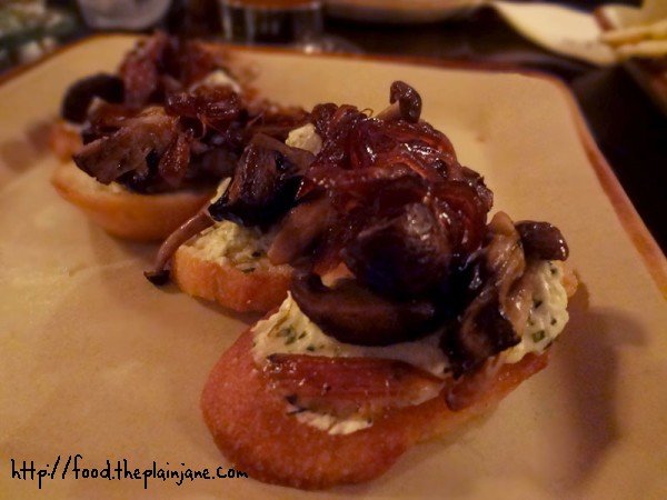 mushroom-crostini