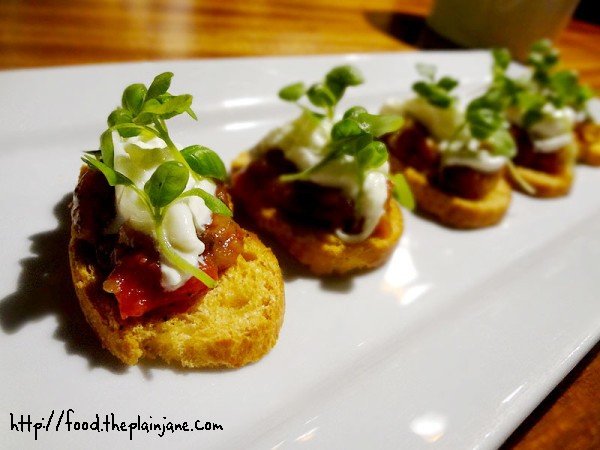 tomato-jam-burrata-basil-crostini