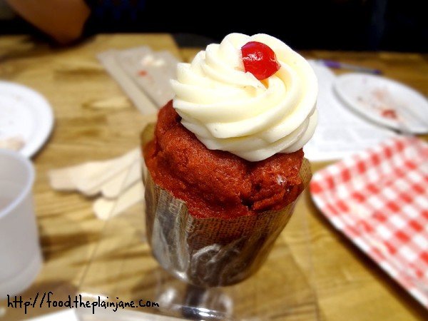 bread-and-cie-red-velvet-cupcake