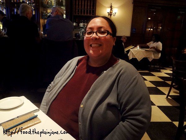 dress-tiez-at-a-restaurant