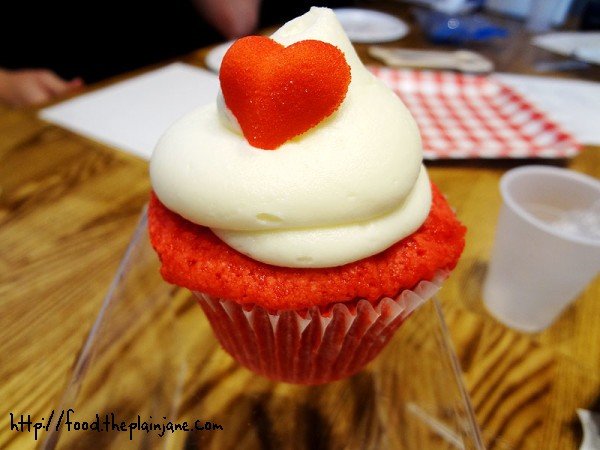 elizabethan-desserts-red-velvet-cupcake