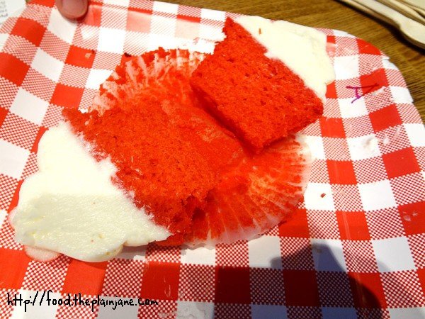 elizabethan-desserts-red-velvet-cupcake-inside