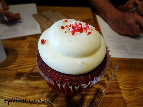 love-cupcake-cafe-red-velvet-cupcake