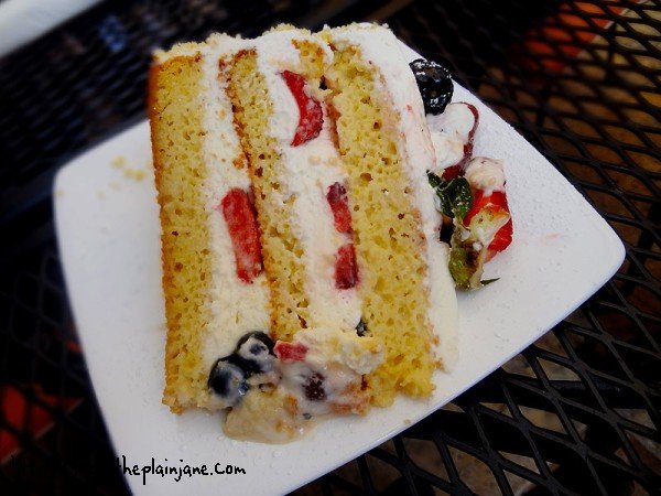 rum-cake-with-berries