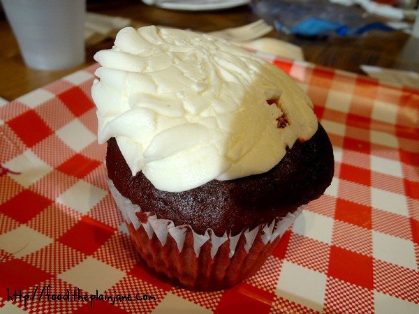 sweet-sisters-red-velvet-cupcake-smoooooooshed