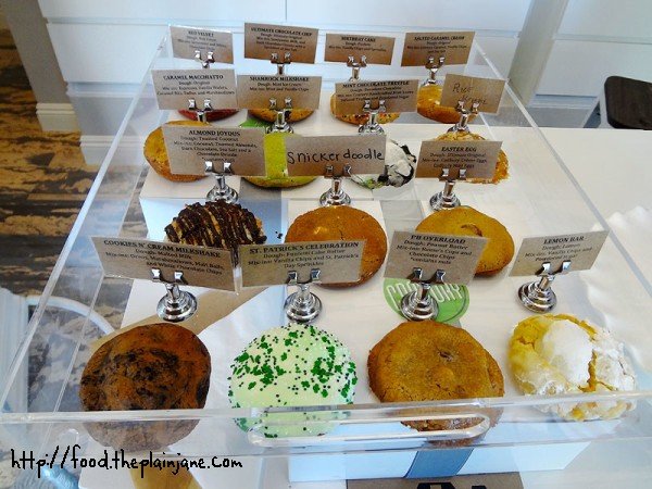 cravory-cookies-display