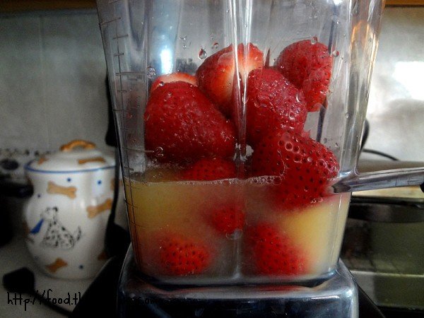 strawberries-lemon-juice