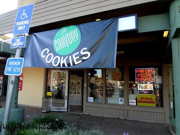 the-cravory-cookies-outside