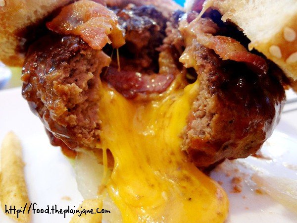 fountain-of-cheese-texas-burger