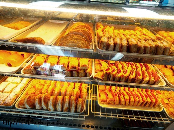 pastries-empanadas-bakery-case
