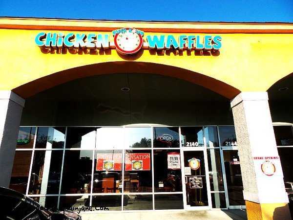 rush-hour-chicken-and-waffles-exterior