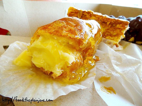 sugar-coated-cream-horn-inside