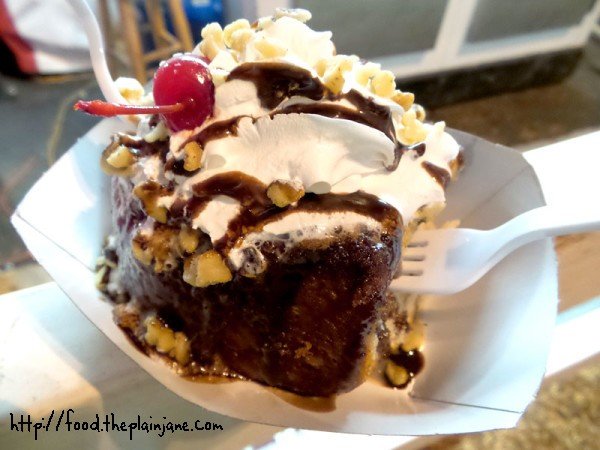 cinnamon-roll-sundae