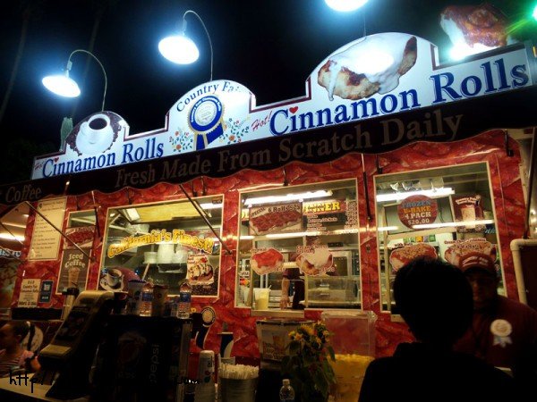 country-fair-cinnamon-rolls-booth