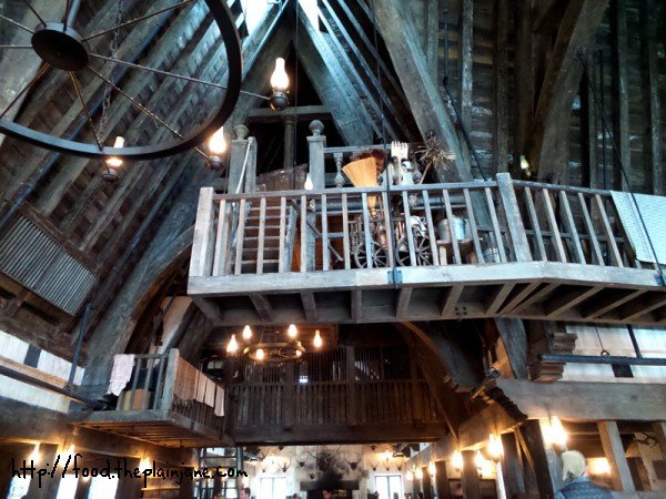 three-broomsticks-interior