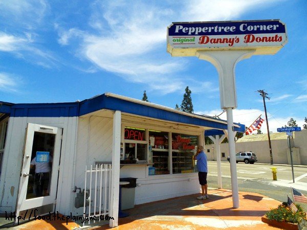 peppertree-corner-dannys-donuts
