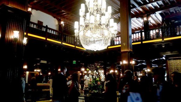 hotel-del-coronado-lobby-waiting